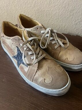 Durango Beige Sneaker with Navy Star Accent